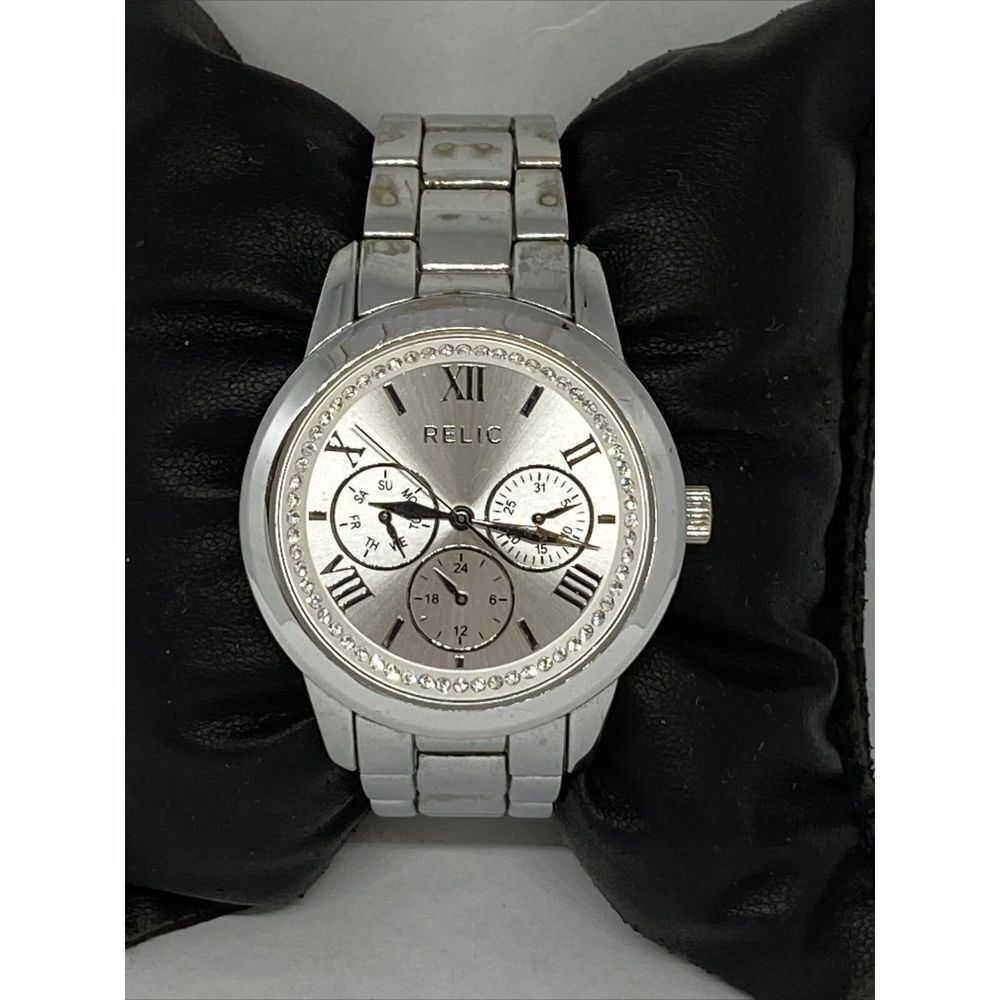 Relic ZR15829 Women's SilverāStainless Steel Analog Dial Quartz Watch LW117